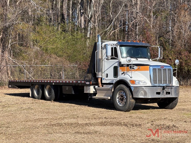 2019-peterbilt-348-image-1