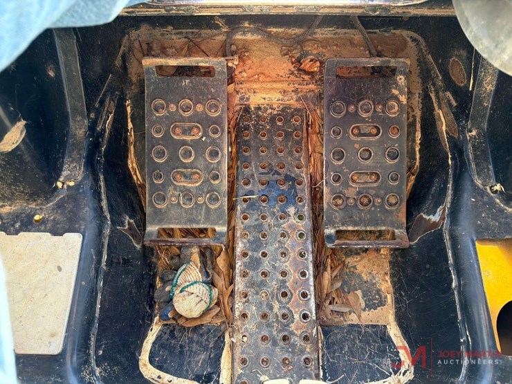 2018-caterpillar-249d-image-17