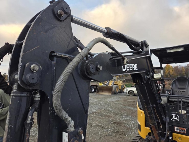 2020-deere-26g-image-16