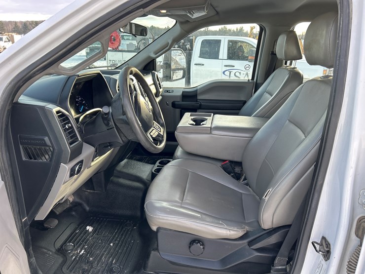 2021-ford-f550-image-70