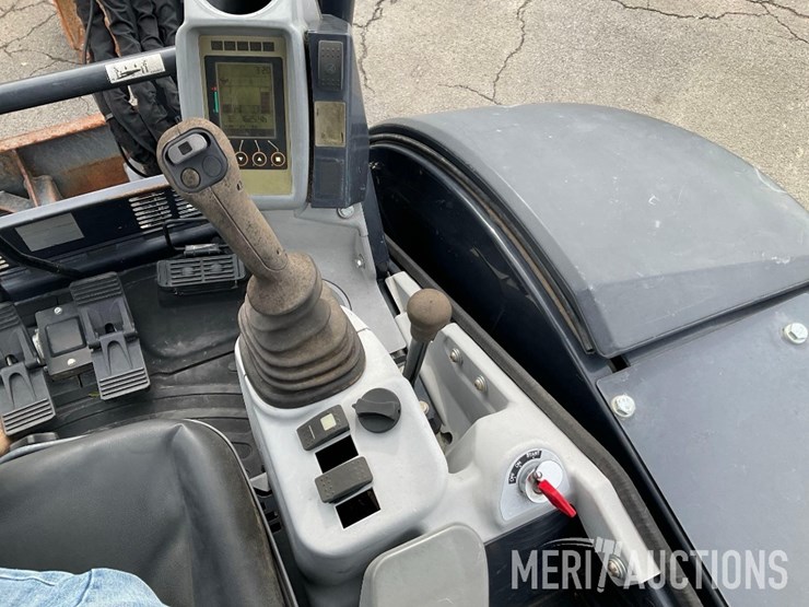 2019-deere-30g-image-36