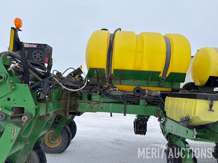 2013-john-deere-1770nt-image-28