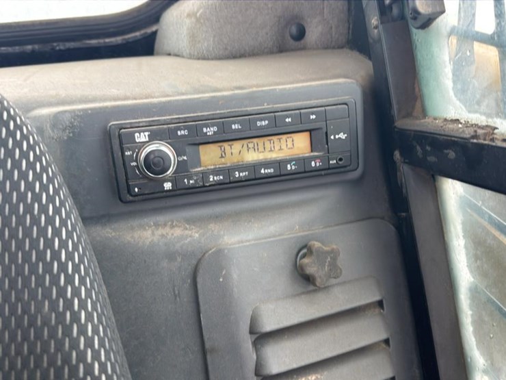 2023-caterpillar-299d3-xe-image-55