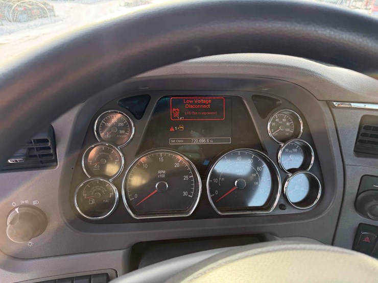 2015-peterbilt-579-image-41