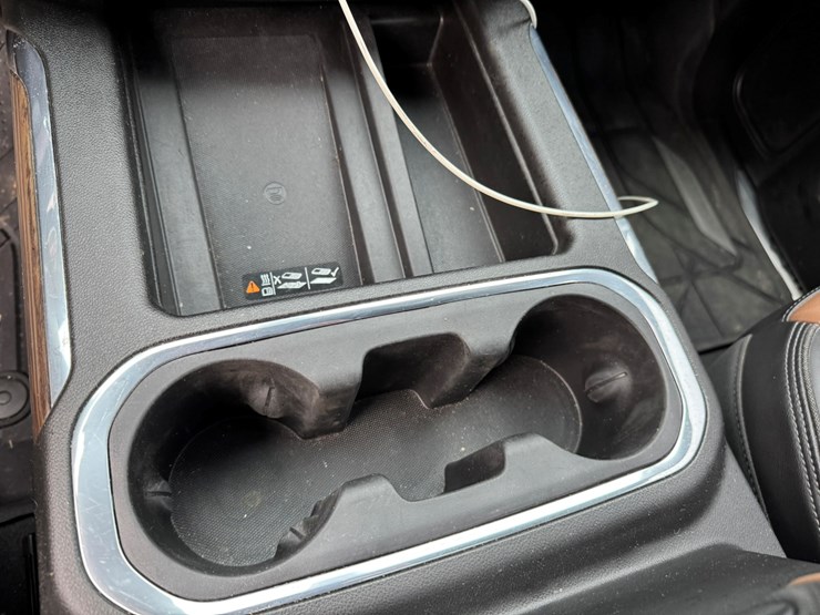 2021-chevrolet-3500hd-image-42