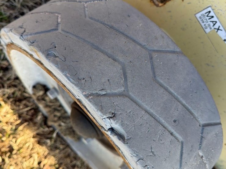 2015-jlg-3246es-image-12