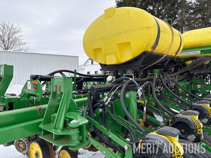 2016-john-deere-1775nt-image-11