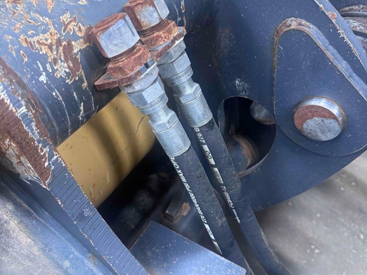 2011-deere-524k-image-9