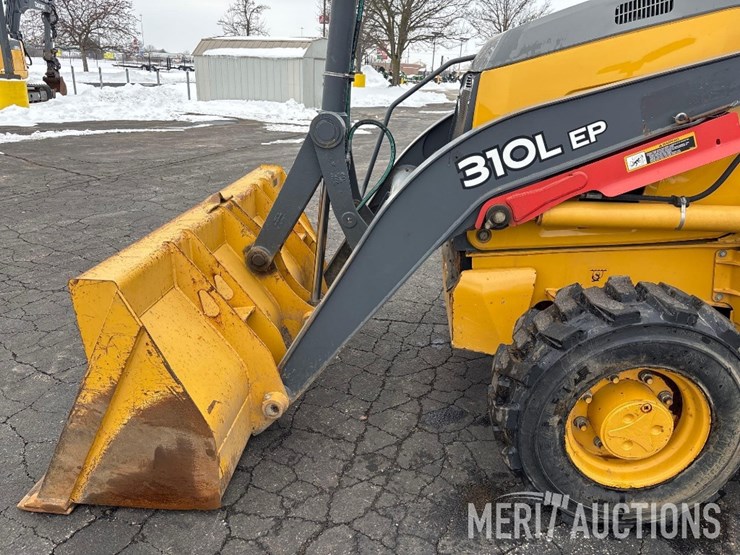 2018-deere-310l-ep-image-10