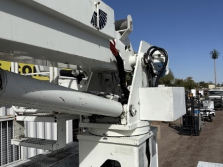 2012-international-7400-image-24