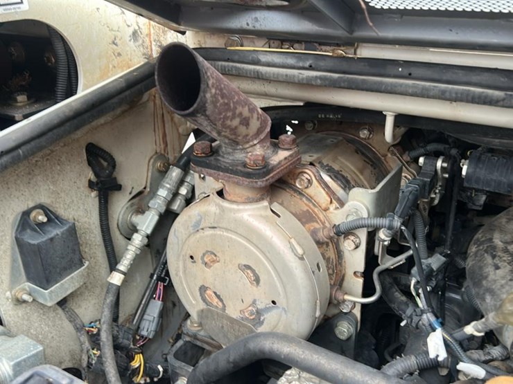 2017-takeuchi-tl8-image-24