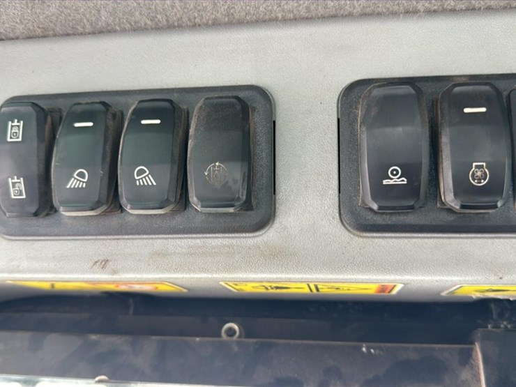 2023-caterpillar-299d3-xe-image-54