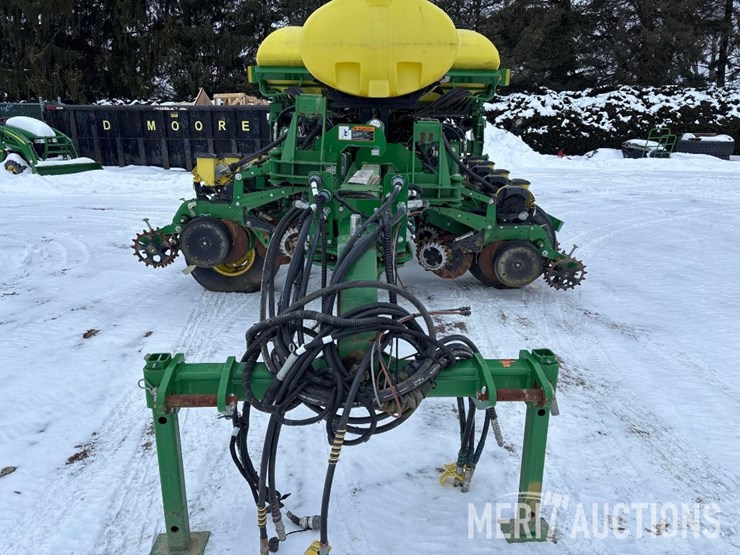 2016-john-deere-1775nt-image-8