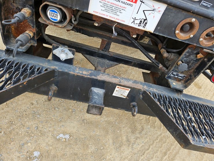 #309-•-2003-gmc-c5500-aerial-truck-image-28