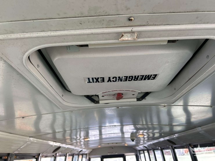 2011-freightliner-b2-image-21