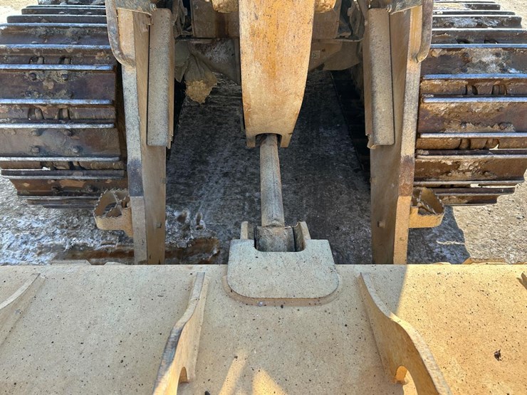 2017-caterpillar-963k-image-10