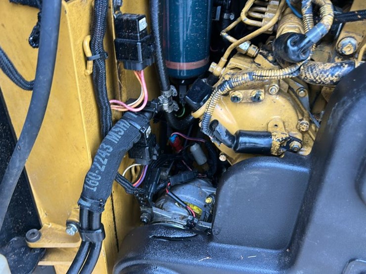 2019-caterpillar-249d-image-30