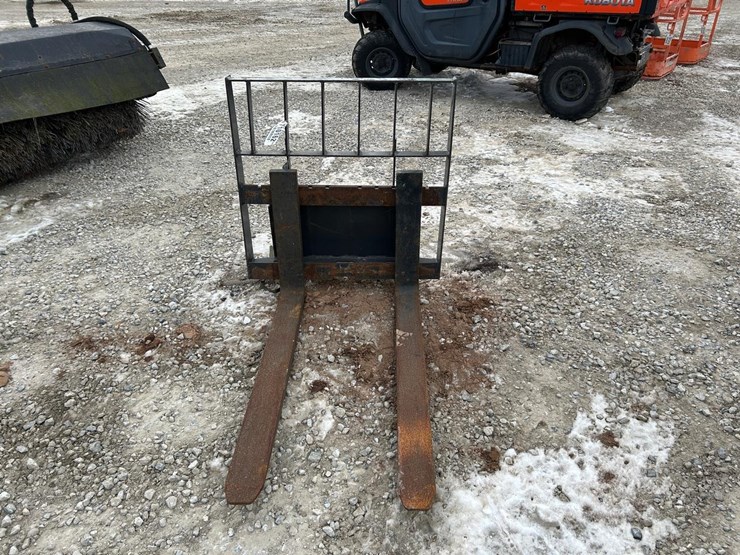 42”-walk-behind-skid-steer-pallet-forks-image-1