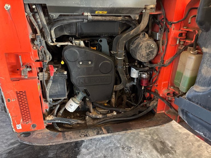 2016-kubota-ssv75-image-21