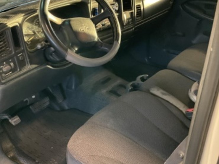 2001-chevrolet-silverado-1500-image-21