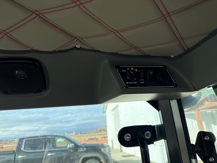 new-holland-25s-utility-tractor-image-15