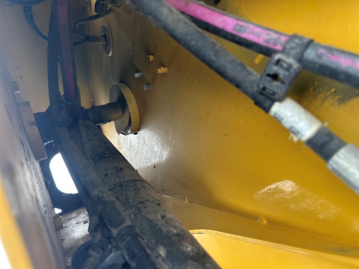 caterpillar-242d-image-16