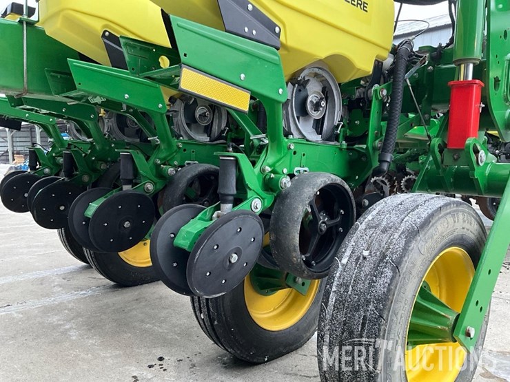 2021-john-deere-1775nt-image-19