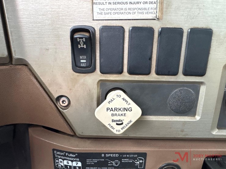 2010-mack-gu713-granite-roll-off-truck-image-37