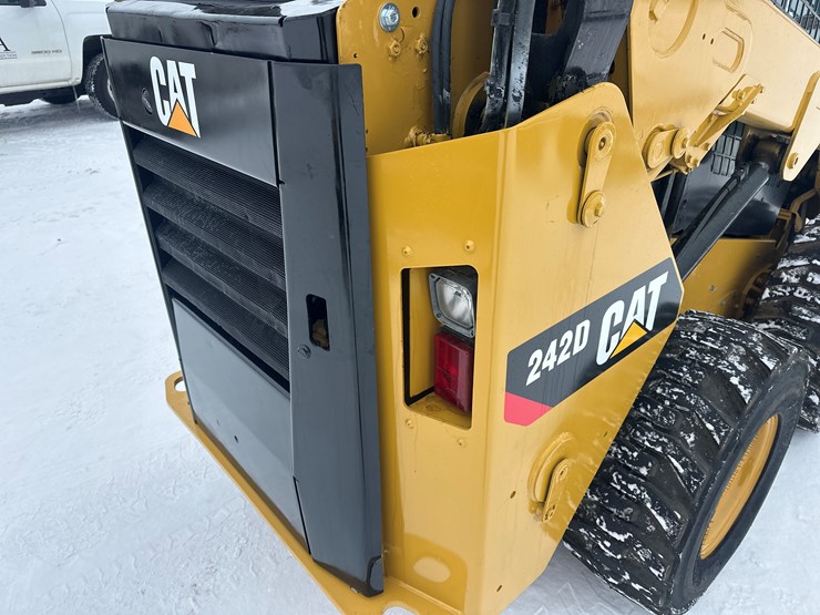 caterpillar-242d-image-17