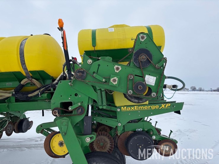 2010-john-deere-1770nt-image-15