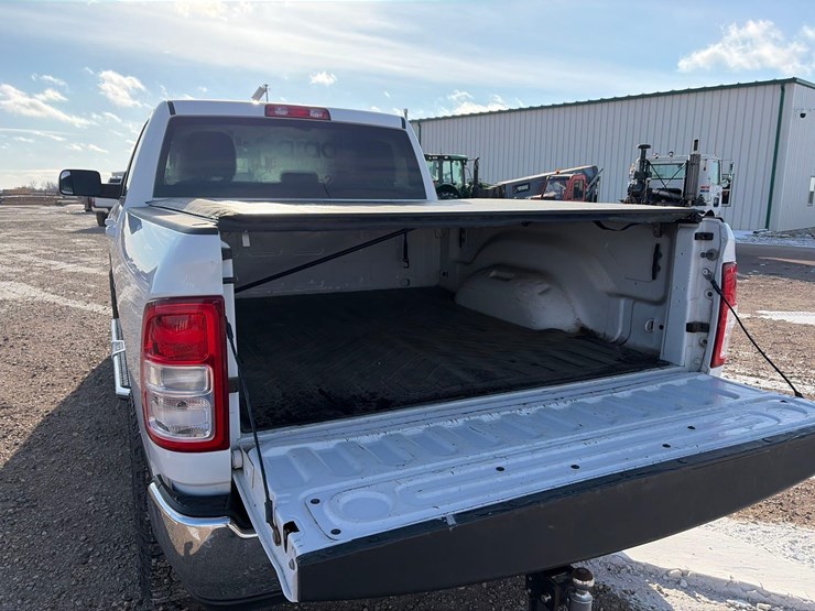 2021-ram-2500-big-horn-image-4