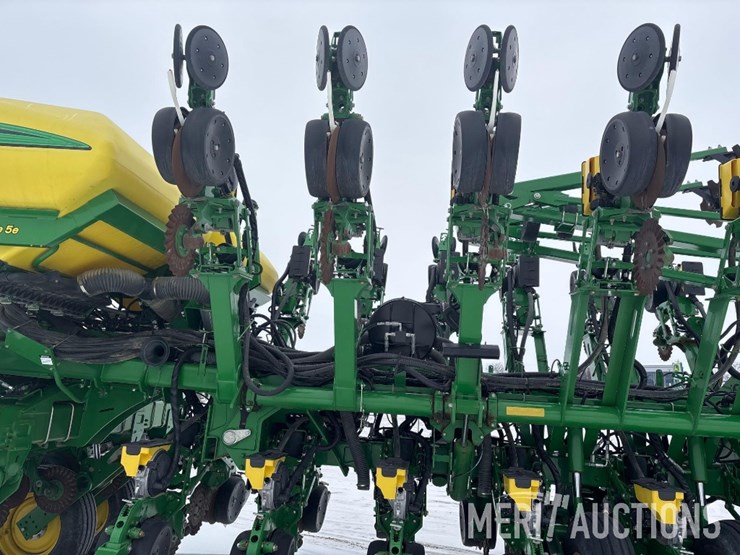 2020-john-deere-1795-image-27