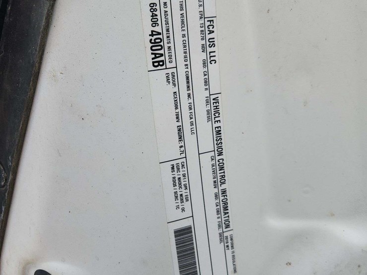 2019-dodge-3500-image-32