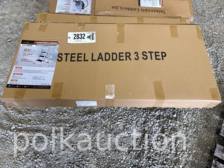 2832---3-step-safety-ladder-image-1