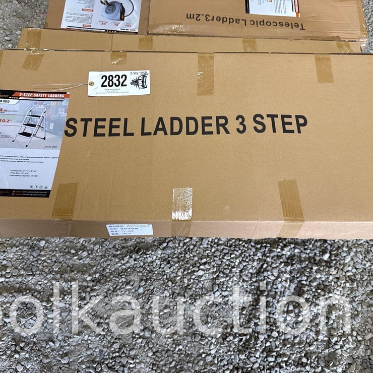 2832 - 3-STEP SAFETY LADDER