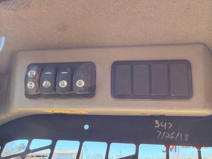 2018-caterpillar-249d-image-12