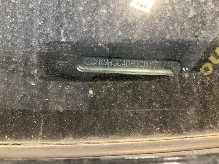 2012-hyundai-genesis-sdn-image-15