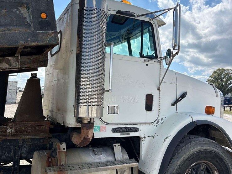 1996-freightliner-fld112sd-image-28