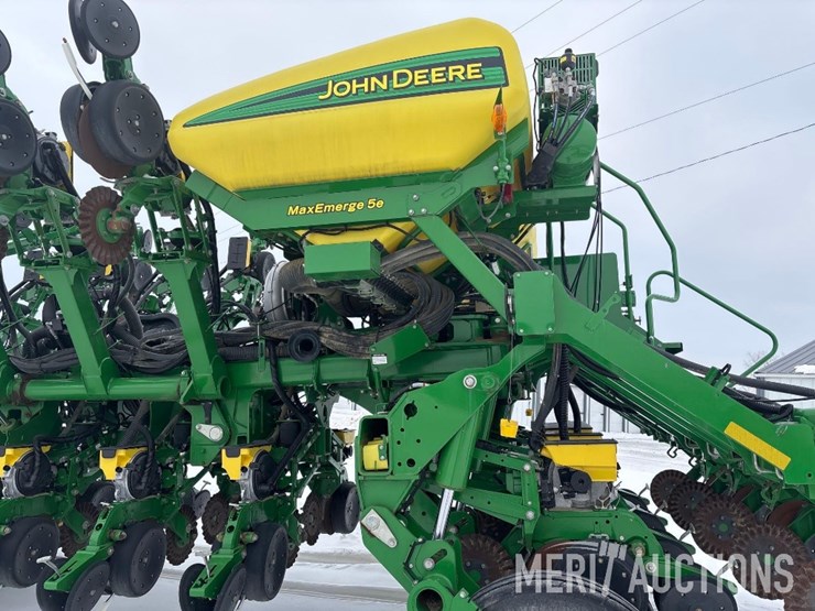 2020-john-deere-1795-image-17