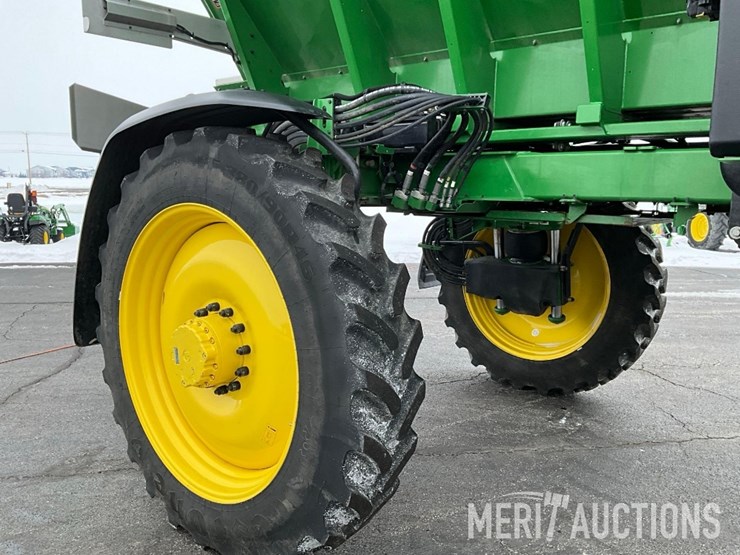 2023-john-deere-400r-image-29