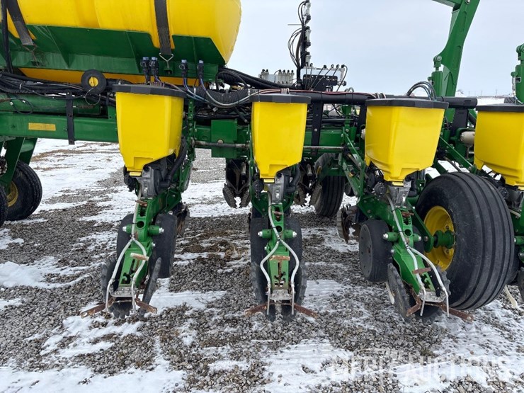 2015-john-deere-1775nt-image-30