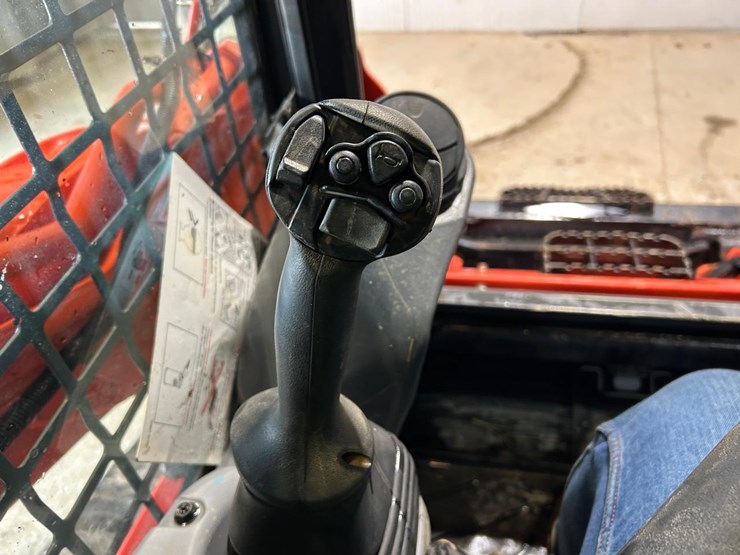 2022-kubota-svl75-2-image-24