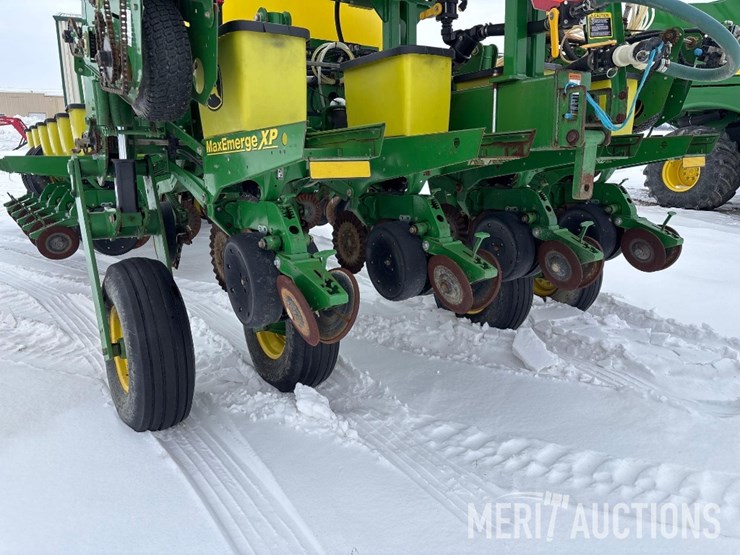 2010-john-deere-1770nt-image-18