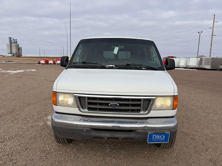 2007-ford-econoline-van-image-10