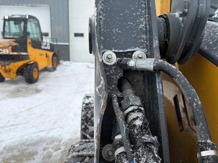 2019-deere-332g-image-21