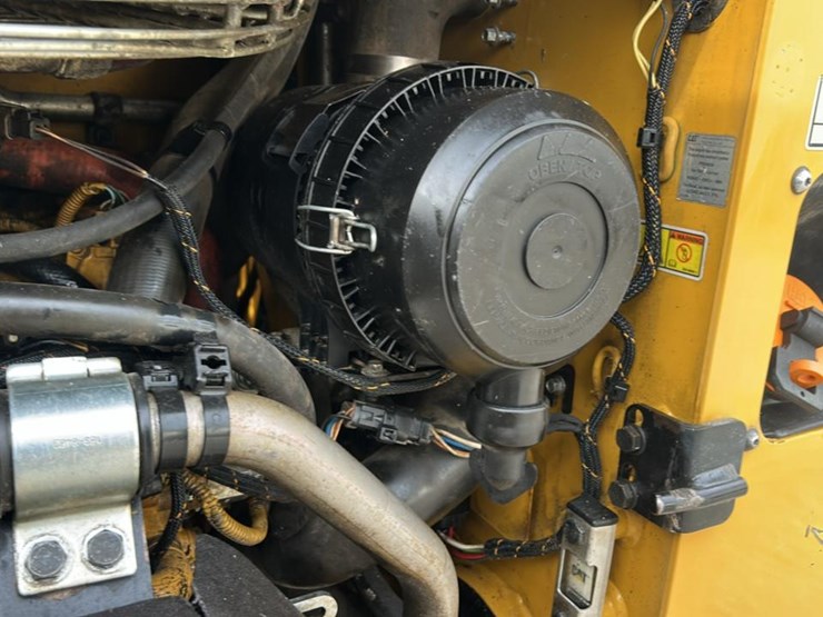 2019-caterpillar-249d-image-31