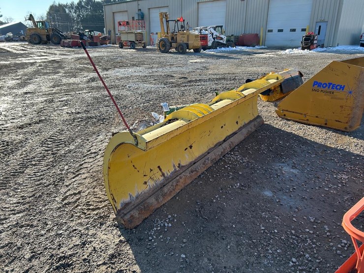 132”-snow-plow-image-11