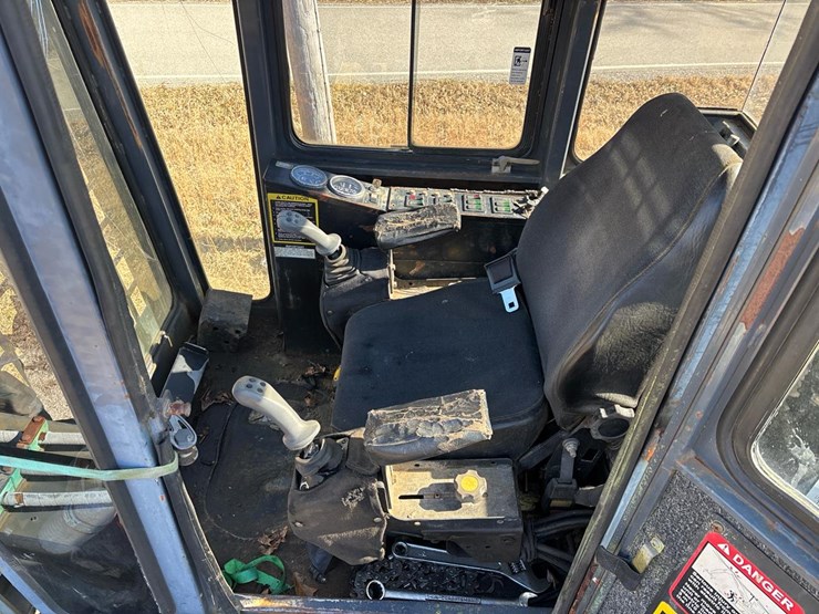 2005-deere-437c-image-22