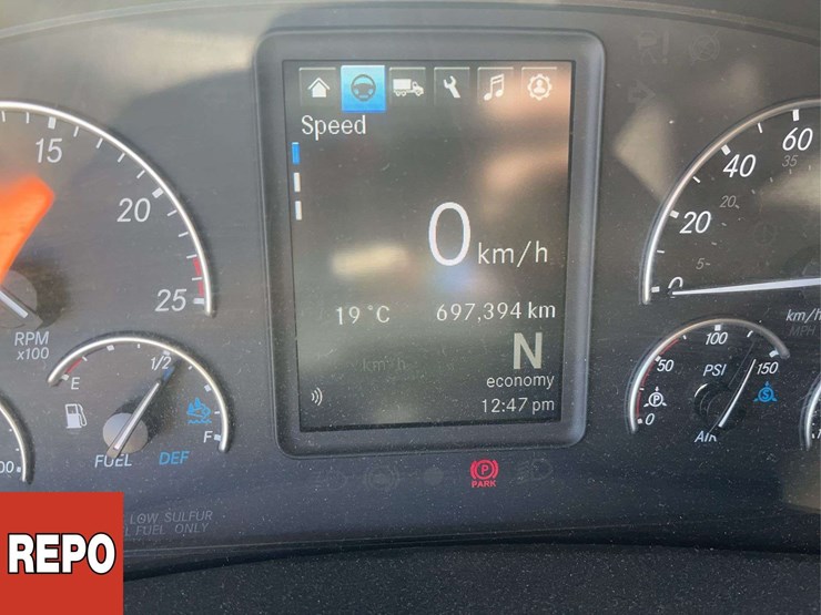 2022-freightliner-cascadia-t/a-sleeper-tractor-image-16