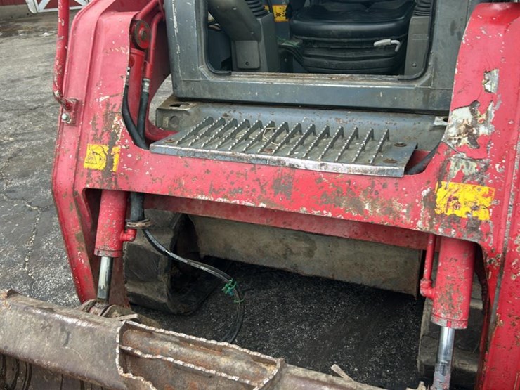 2017-takeuchi-tl8-image-13